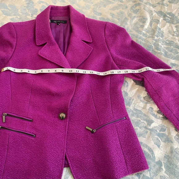 Anne Klein Size 12 Tailored Fuchsia Jacket with Zipper Pockets and Front Button. - Picture 6 of 11